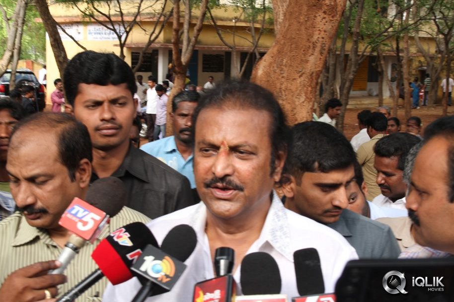 Mohan-Babu-Family-Casts-Vote-2014